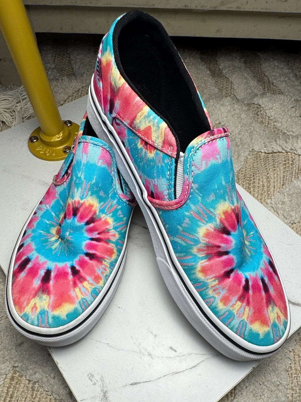 Vans womens Slip-On Tie-Dye Canvas Shoes - Blue/Pink
